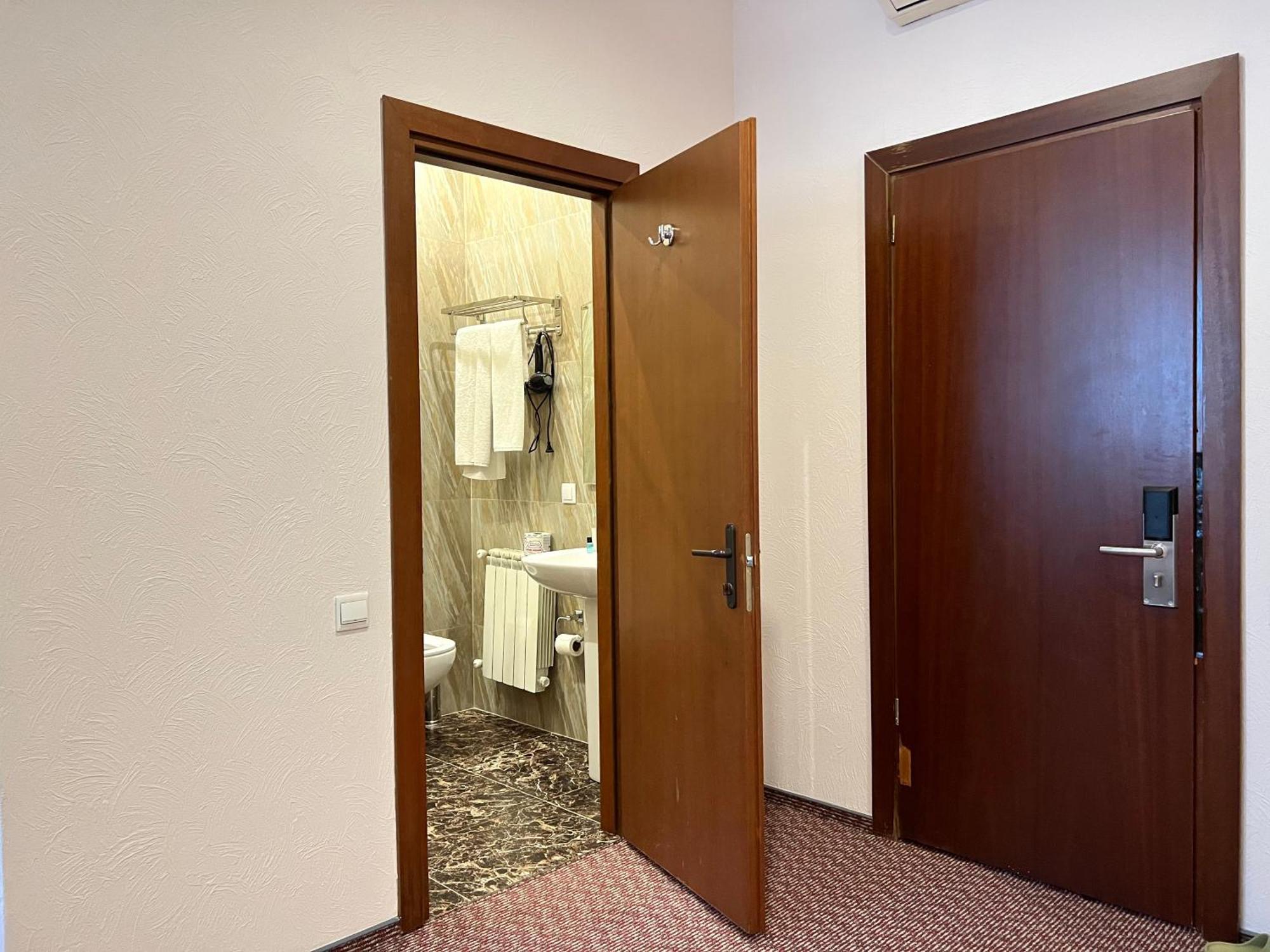 Jeppesen Residence Almaty Ngoại thất bức ảnh